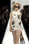 60840979_1277612356_16_Oscar_de_la_Renta_Spring_2007.jpg